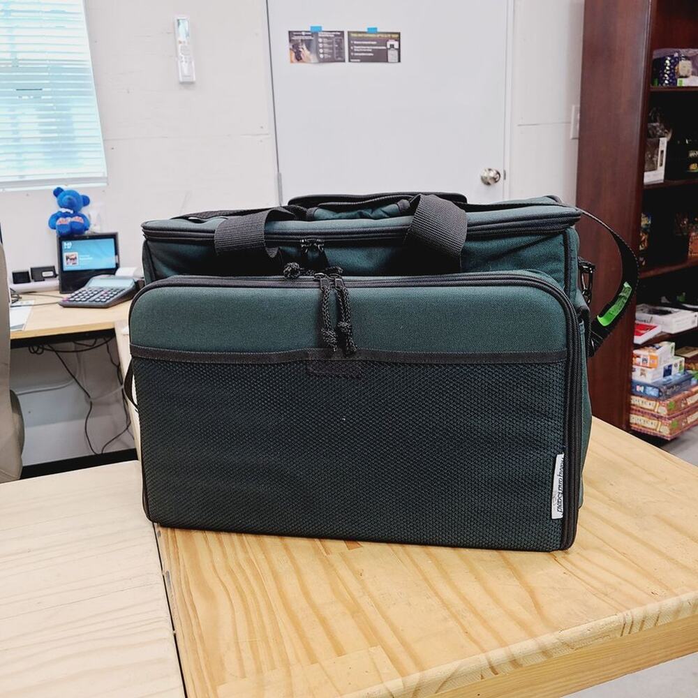 Insulated Picnic Cooler 'Picnic at Ascot Deluxe' Serves 4 PRE-OWNED